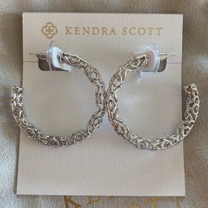 Maggie Small Hoop Earrings In Silver Filigree